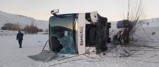 Sivas’ta Otobüs Kazası: 11 Yaralı