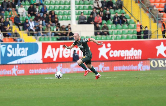 Spor Toto Süper Lig: Alanyaspor: 1 - Galatasaray: 1 (İ̇lk Yarı)