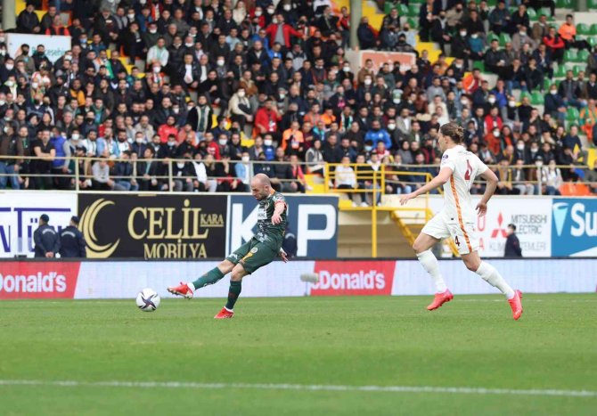 Spor Toto Süper Lig: Alanyaspor: 1 - Galatasaray: 1 (İ̇lk Yarı)