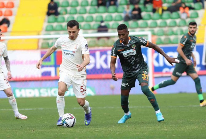 Spor Toto Süper Lig: Alanyaspor: 1 - Galatasaray: 1 (İ̇lk Yarı)