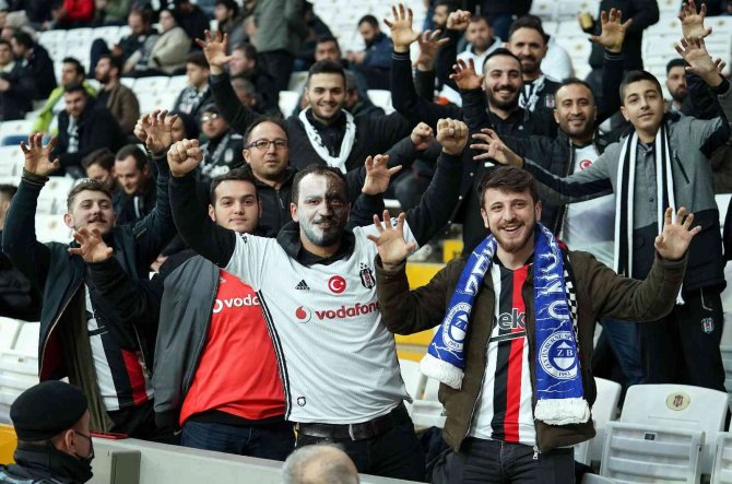 Spor Toto Süper Lig: Beşiktaş: 0 - Antalyaspor: 0 (Maç Devam Ediyor)