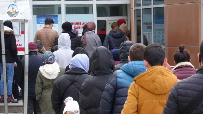 Tokat’ta Covid-19 Test Kuyruğu