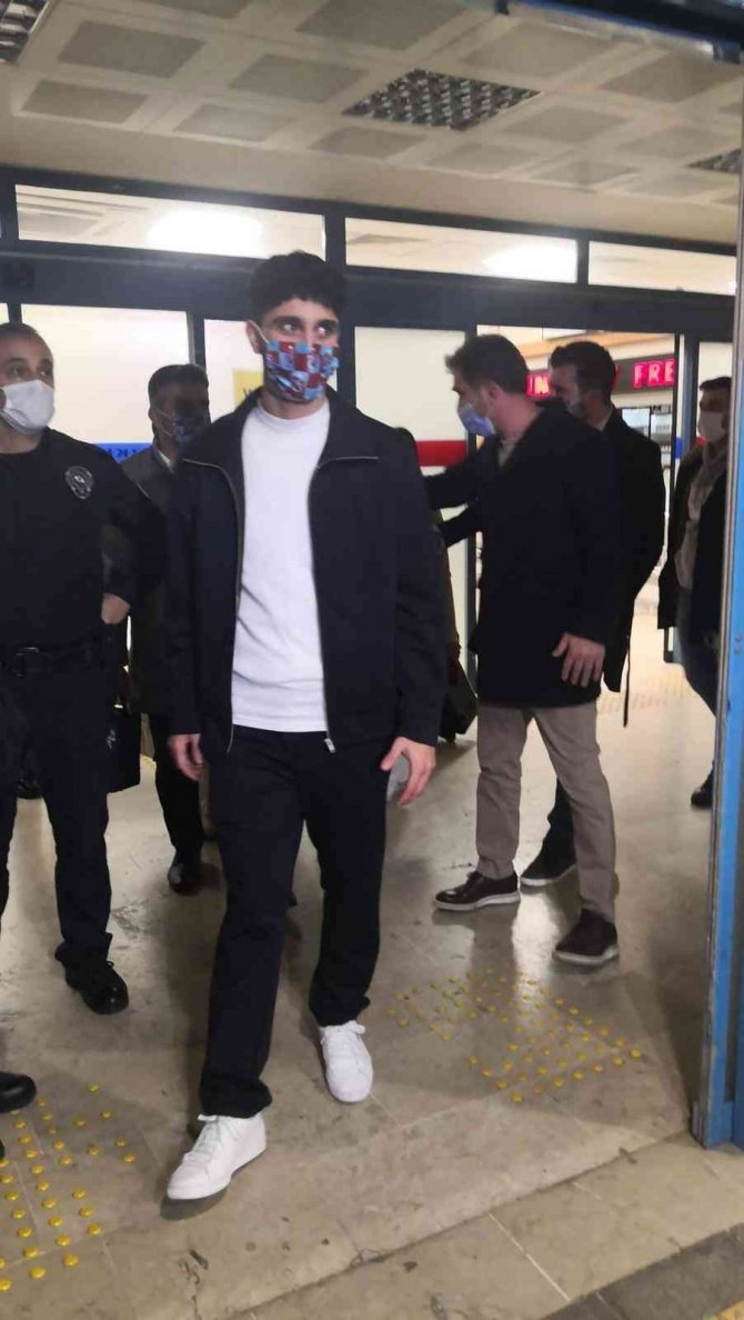 Trabzonspor Genç Oyuncu Emrehan Gedikli’yi Trabzon’a Getirdi