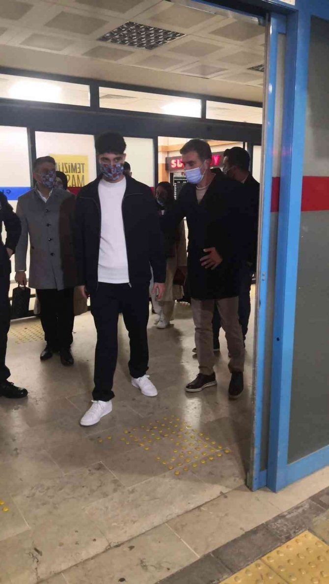 Trabzonspor Genç Oyuncu Emrehan Gedikli’yi Trabzon’a Getirdi