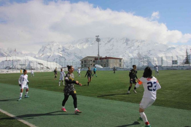Hakkari Kadıngücü Takımı Evinde Berabere Kaldı
