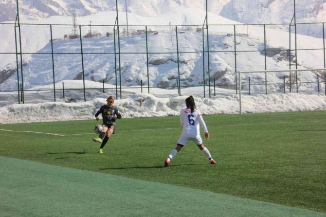 Hakkari Kadıngücü Takımı Evinde Berabere Kaldı