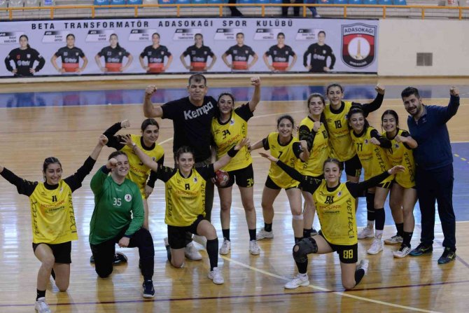 Kadınlar Hentbol 1. Ligi A Grubu: Adasokağı Spor Kulübü: 19 - Elazığ Sosyal Yardımlaşma: 20