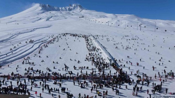 Erciyes Sömestirde 350 Bin Misafir Ağırladı