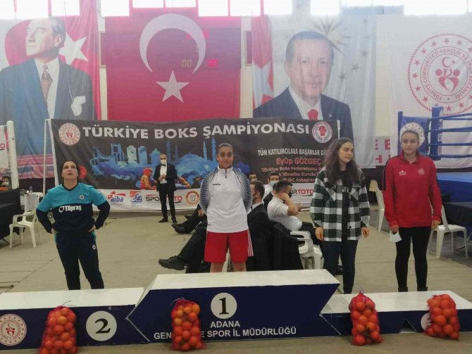 Edremitli Boksör Yaren Düztaş Türkiye Şampiyonu Oldu