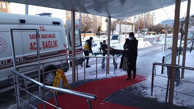 25 Kilometrelik Yolu 5 Saatte Aşıp Hastaya Ulaştılar