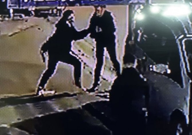 Kız Arkadaşının Yanında Dehşeti Yaşadı