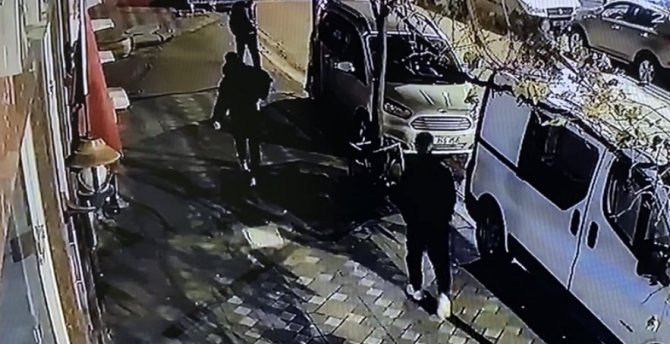 Kız Arkadaşının Yanında Dehşeti Yaşadı