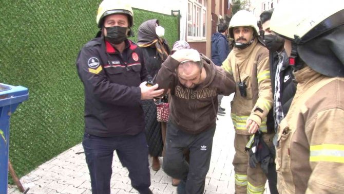 Üsküdar’da Doğal Gaz Patlamasının Meydana Geldiği Bina Havadan Görüntülendi