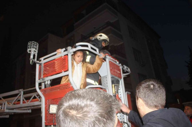 Adıyaman’da Yangın Çıkan Binada Can Pazarı: 5 Kişi Hastaneye Kaldırıldı