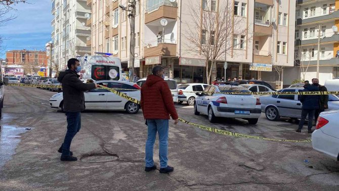 Bıçaklanan Genç Yarasını Unutup, “Çekmek Yasak” Dedi