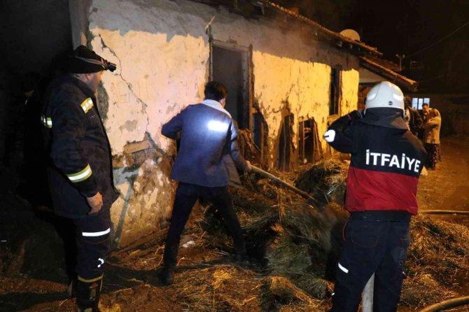 Amasya’da Samanlık Yangını: 100 Balya Saman Kül Oldu