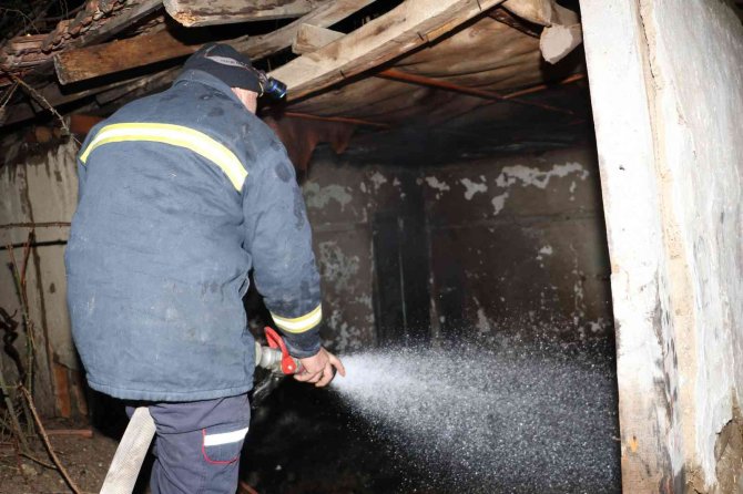 Amasya’da Samanlık Yangını: 100 Balya Saman Kül Oldu