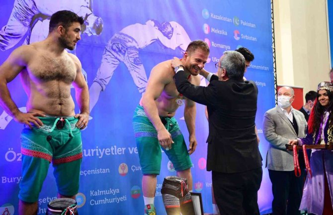 İ̇smail Balaban Şalvar Güreşi Dünya Şampiyonu Oldu