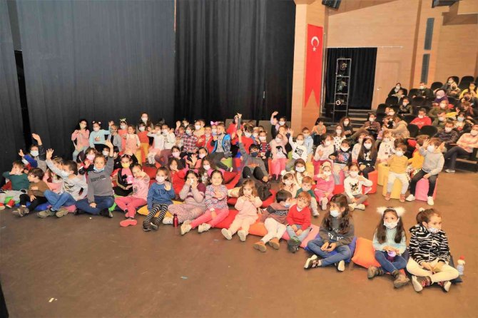 Antalya’da 18 Bin 650 Çocuk Tiyatro İle Buluştu