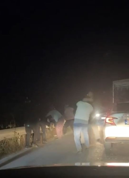 Antalya’da Su Kanalına Adam Atma Kavgası