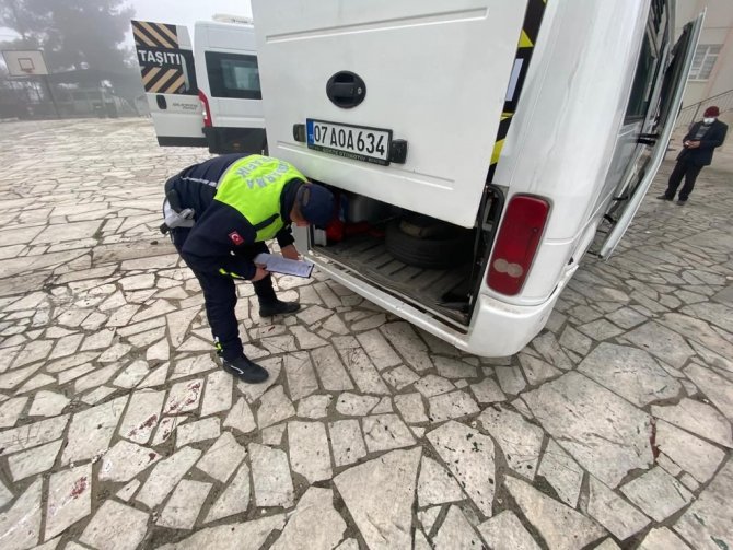 Jandarmadan Servis Sürücülerine Trafik Semineri
