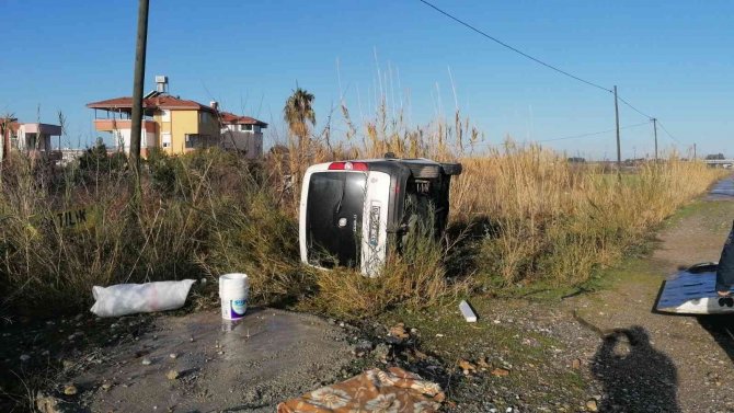 Hafif Ticari Araç Takla Attı: 3 Yaralı