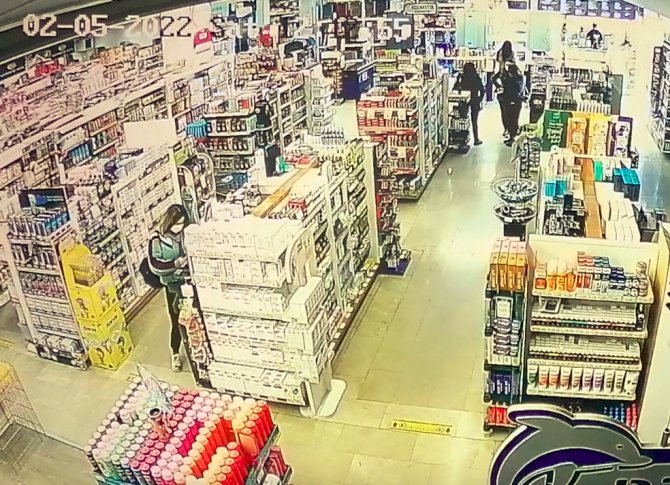 İ̇şyerinden 600 Tl Değerinde Diş Fırçası Çalan Genç Kız, Başka Bir Müşterinin Dikkati İle Yakalandı
