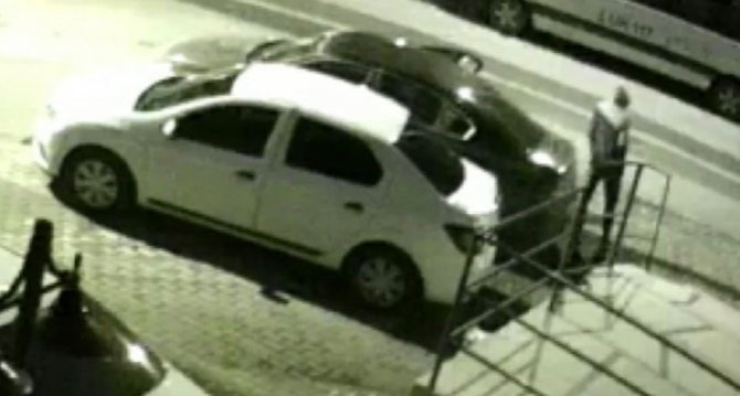 Ataşehir’de Otomobillerden Hırsızlık Yapan 2 Şüpheli Yakalandı