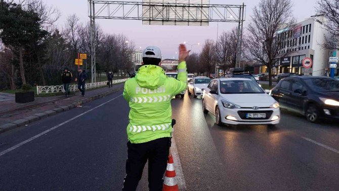 Bakırköy Ve Sarıyer’de Okul Servislerine Denetim