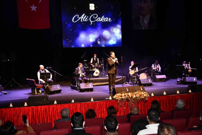 Ata’nın Sevdiği Şarkılar Hep Bir Ağızdan Söylendi