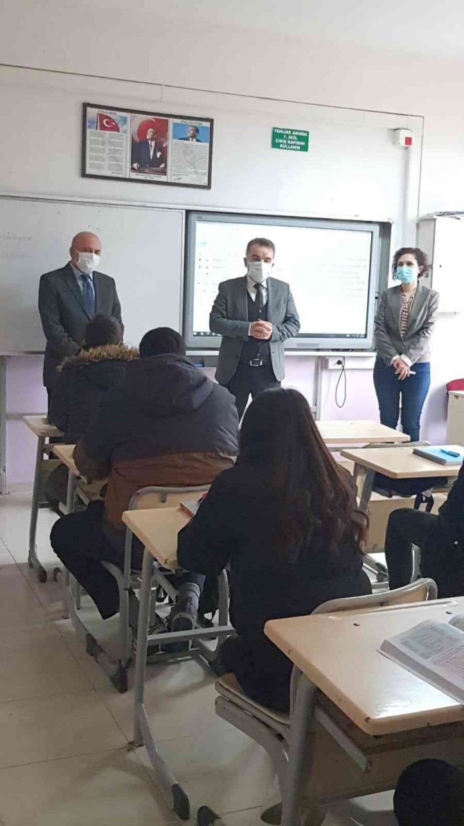 Edremit’te Yarıyıl Tatilinin Ardından Okullar Açıldı