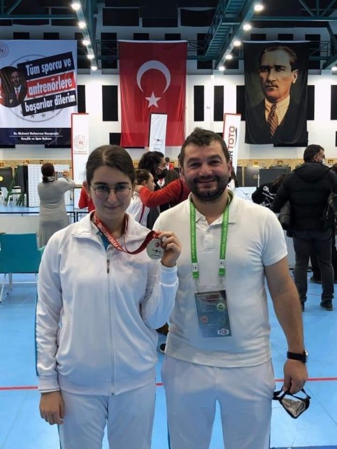 Bartınlı Okçu Sporcu Şimal Gümüş Madalya Kazandı