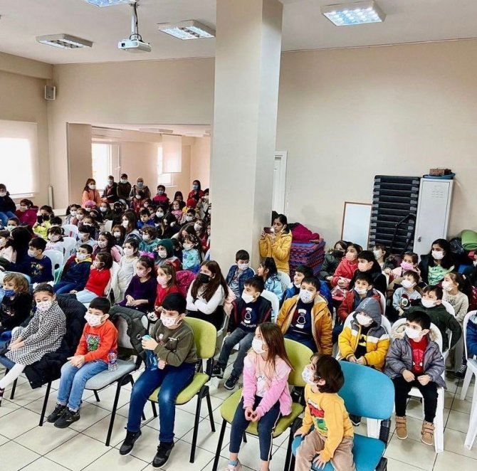 Beyoğlu’nda 8 Bin Öğrenci ’Karne Tiyatrosu’nda Buluştu