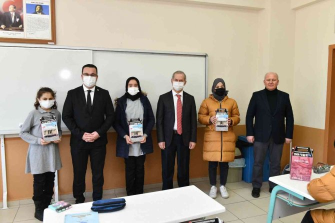 Başkan Kanar’dan Ders Başı Yapan Öğrencilere Sürpriz