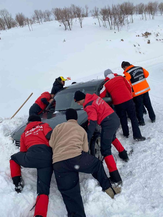 Bingöl’de Jak Timleri, 135 Kişinin İmdadına Yetişti