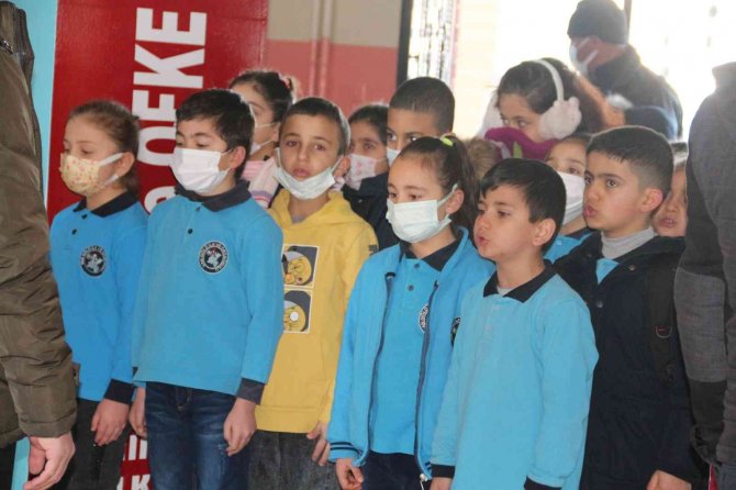 Tatvan’da Yarıyıl Tatilinin Ardından Okullar Yeniden Açıldı