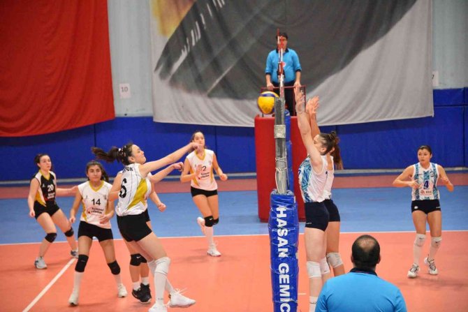 "Bizim Kızlar" İ̇zmit Spor’u 3-2 Yendi