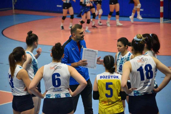 "Bizim Kızlar" İ̇zmit Spor’u 3-2 Yendi