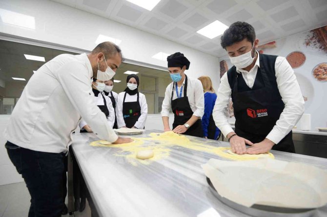 Btso Mutfak Akademi İle Hayâllerinin Peşinde Koşuyorlar