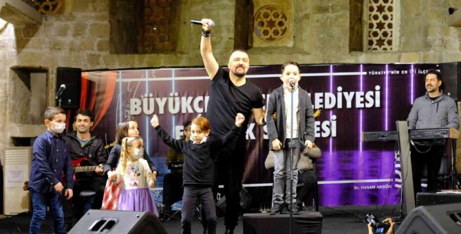 Barış Manço “Adam Olacak Çocuk” İle Anıldı