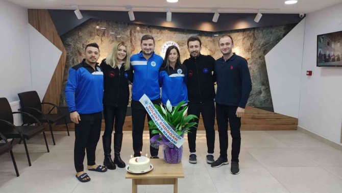 Biga Belediyesi İle Kışın Güvenle Yüzme Öğreniyorlar