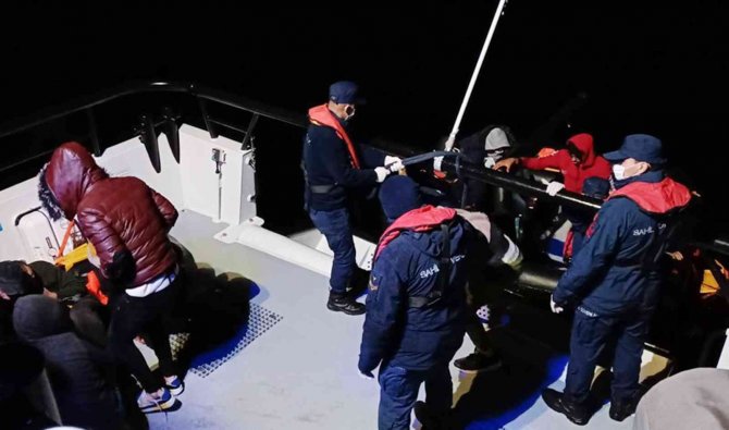 Datça’da Yunanlıların Geri İttiği 62 Düzensiz Göçmen Kurtarıldı
