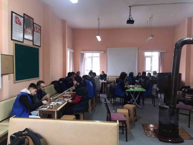 Düzce’de Gençler Doğal Parkurda Yürüyüş Yaptı
