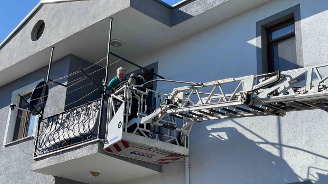 Lojman Binasında Yangın Çıktı, Ekipler Vatandaşları Kurtarmak İçin Seferber Oldu