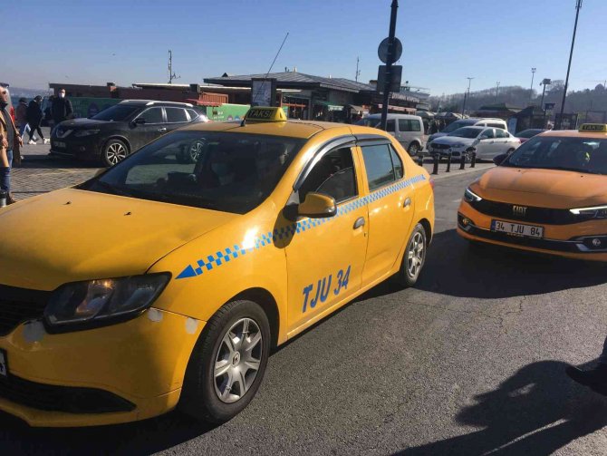 Eminönü’nde Kurallara Uymayan Taksicilere Ceza Yağdı