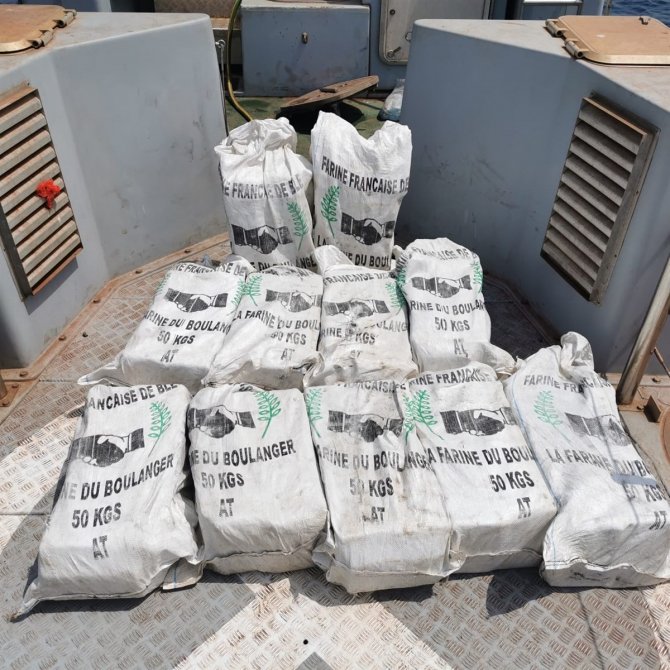 Gine Açıklarında Gerçekleştirilen Operasyon İle 528 Kilogram Kokain Ele Geçirildi