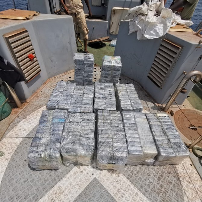 Gine Açıklarında Gerçekleştirilen Operasyon İle 528 Kilogram Kokain Ele Geçirildi