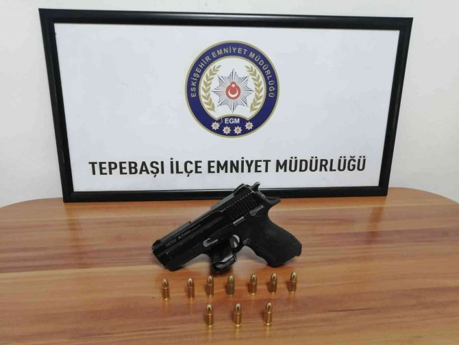 İ̇ki Ayrı Olayda Tabanca Ve Pompalı Tüfek Ele Geçirildi
