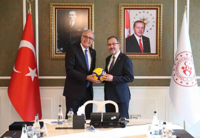 Bakan Kasapoğlu, Tvf Başkanı Mehmet Akif Üstündağ’ı Kabul Etti