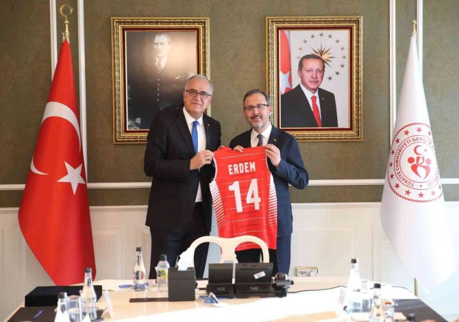 Bakan Kasapoğlu, Tvf Başkanı Mehmet Akif Üstündağ’ı Kabul Etti